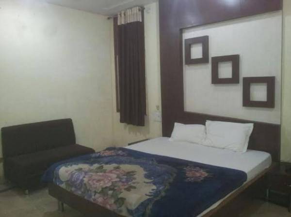 OYO Flagship RPR269 Hotel Shubham Palace