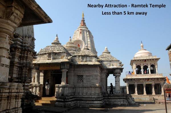 Capital O 81400 Vansh Palace