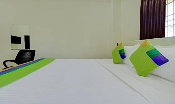 Treebo Trend Green Tree