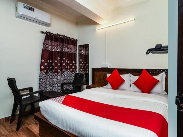 Capital O 24414 Hotel Naidu Grand Rooms