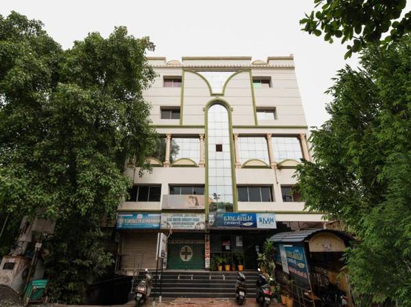 SPOT ON 76144 Hotel Manikanta Residency