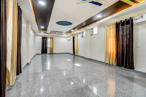 OYO 71023 Sri Singampalli Residency
