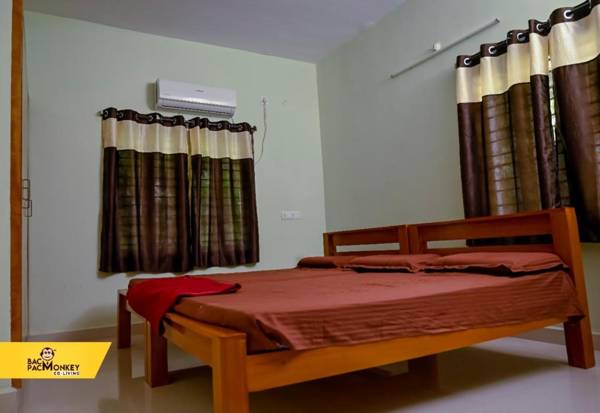 BACPAC MONKEY COLIVING