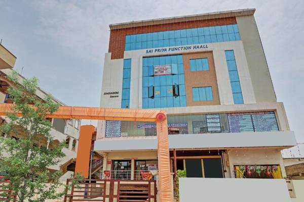 OYO 90128 Hotel B Square Delight