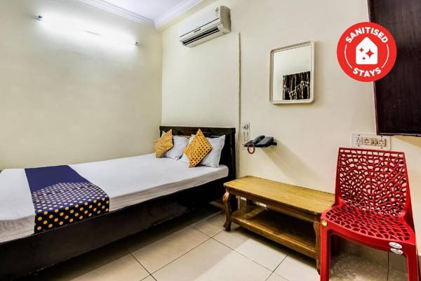 SPOT ON 67751 Sri Surya Lodge