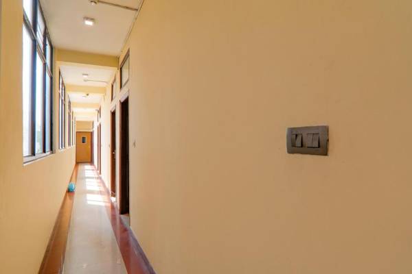 FabHotel Prakash Palace