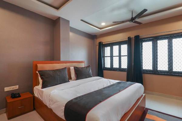 OYO 48230 Collection O Swarna Banquet BHU Rd