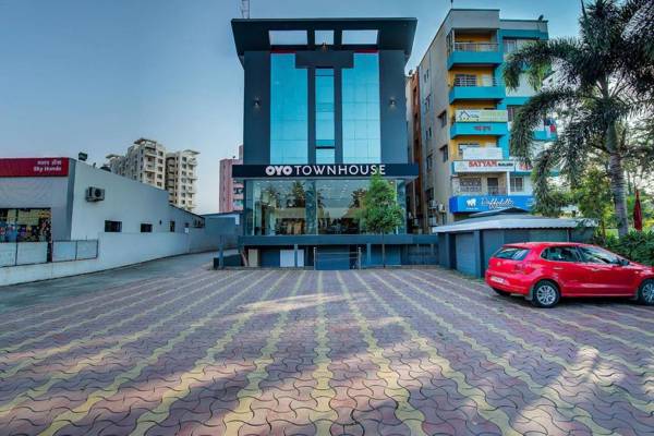 OYO Townhouse 048 Hadapsar