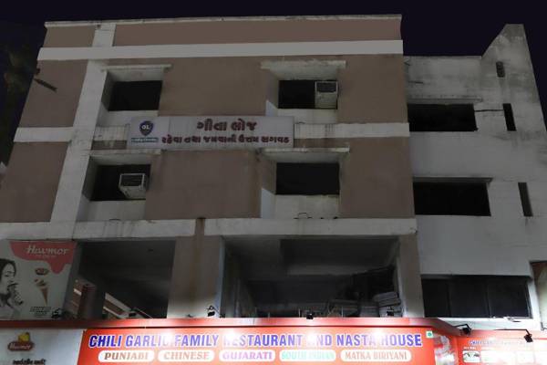 SPOT ON 45149 Hotel Geeta