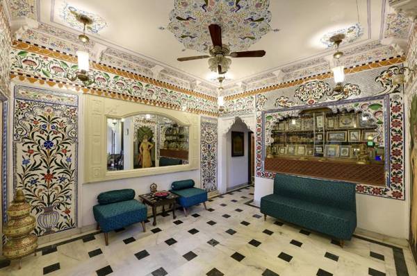 Swaroop Vilas - Lake Facing Boutique Hotel