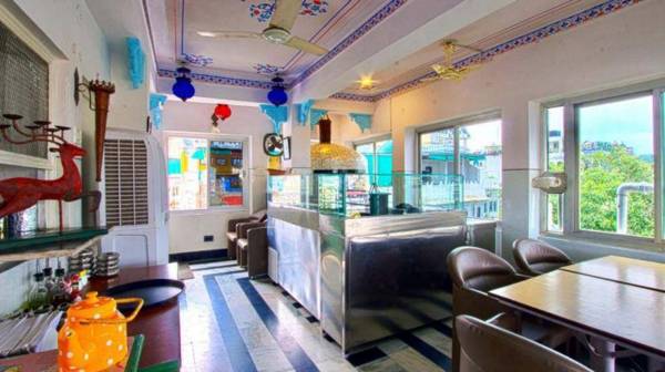 Jheel Hotel & Restaurant