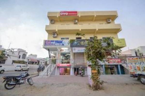 OYO 18738 Hotel Saniya