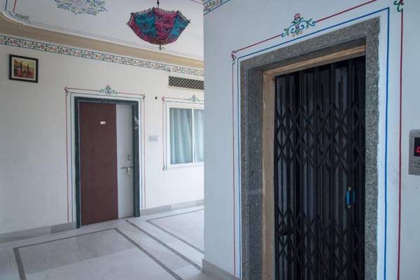 OYO 14838 Shree Jee Hotel