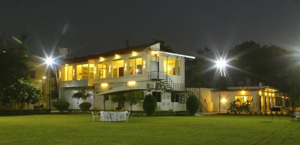 Family Vacay In Green Settings