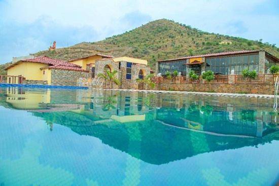 Vijaygarh Resort & Cottages with Pool