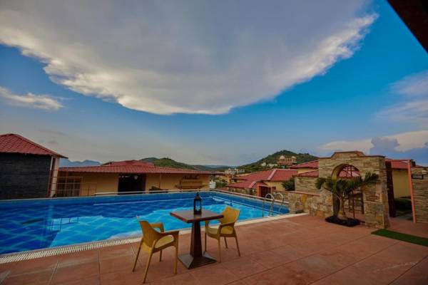 Vijaygarh Resort & Cottages with Pool