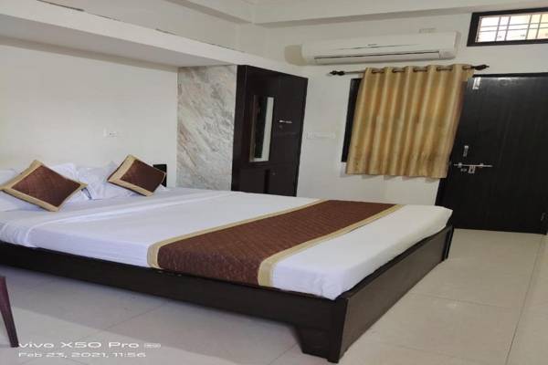 CAPITAL O 82629 Hotel Prithvi Lok