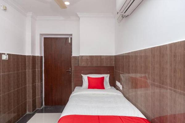 Capital O 27775 Hotel Srinivasa Residency