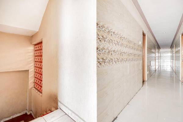 OYO 69574 Hotel Dmr Residency