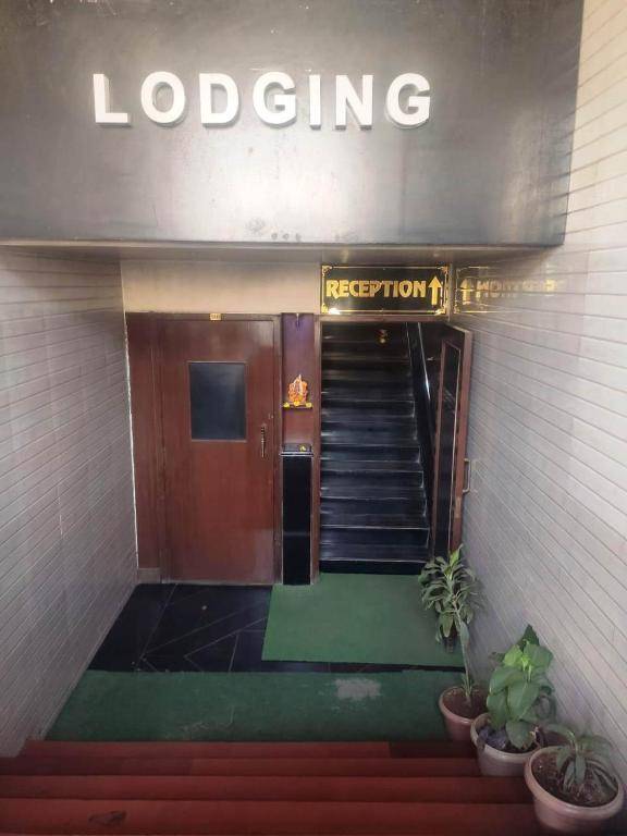 Mantra Lodging & Boarding