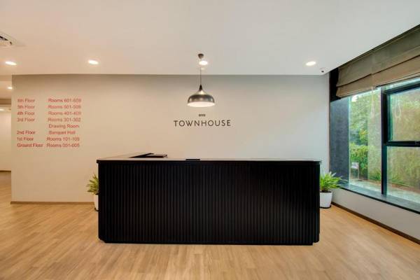 OYO Townhouse 145 The Park Infinity