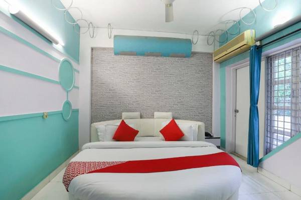 OYO 60626 Dumas Homestays