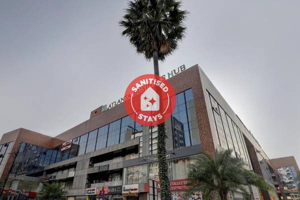 OYO Flagship 76949 Hotel Happinex