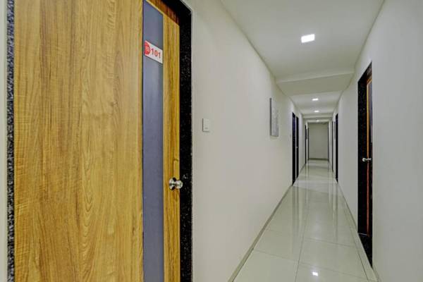 OYO Flagship 76949 Hotel Happinex