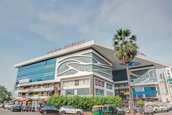 OYO Townhouse 674 Crescent Rooms And Benquet