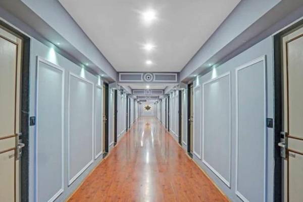 OYO Townhouse 674 Crescent Rooms And Benquet