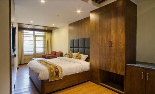 Hotel Shiwalik Regency