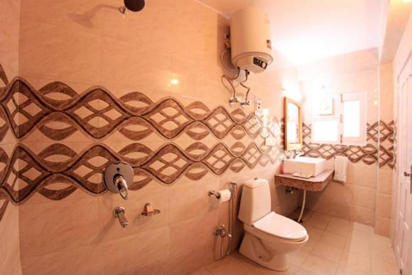 Goroomgo Kalra Regency Shimla