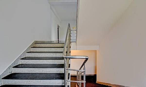 Treebo Trip Mountain Green