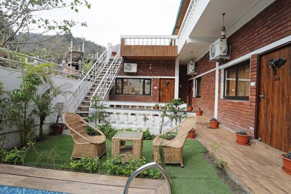 OYO 12212 Crazy Door