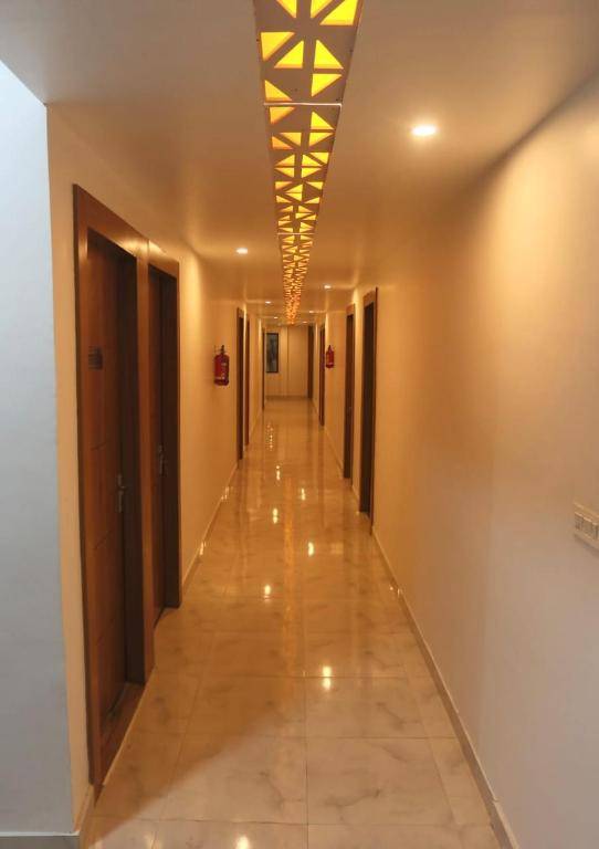 Lushy Days Hotel Nanda