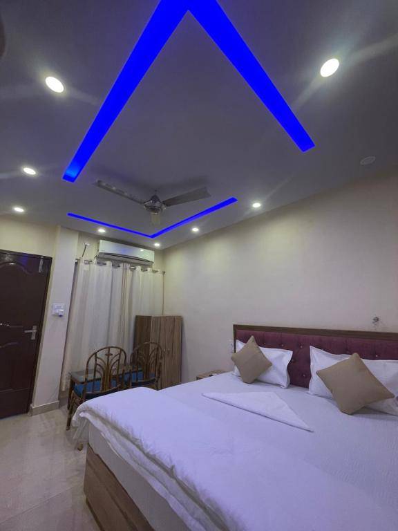 Karwaan by the Ganges