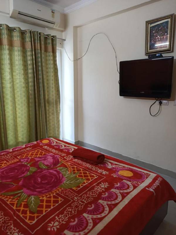 Luxurious Hill View Abode Tapovan