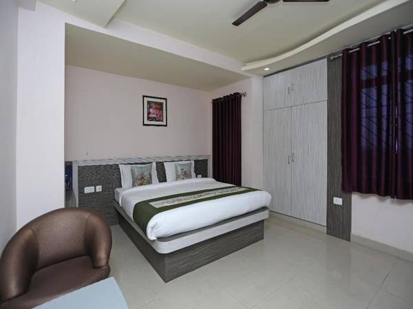 OYO 7145 Hotel Star Lotus