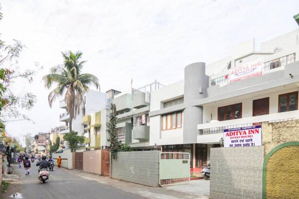 OYO Flagship 71757 Aditya Inn