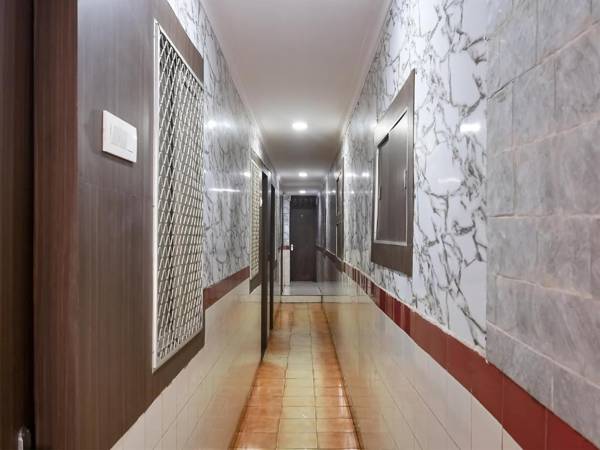 OYO 84859 Hotel Preet Palace