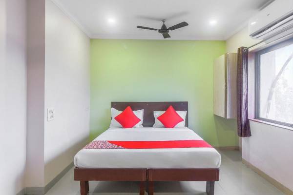 OYO 43652 Hotel Gokul Residency