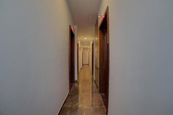 OYO 24848 Royal Imperio