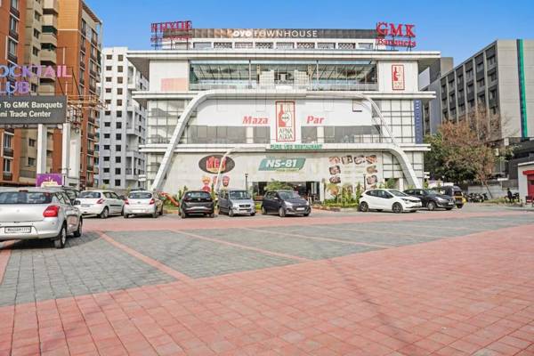 OYO Townhouse 100 Somani TC