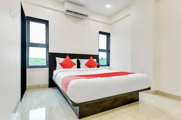 OYO Flagship 60752 V&S Hotel