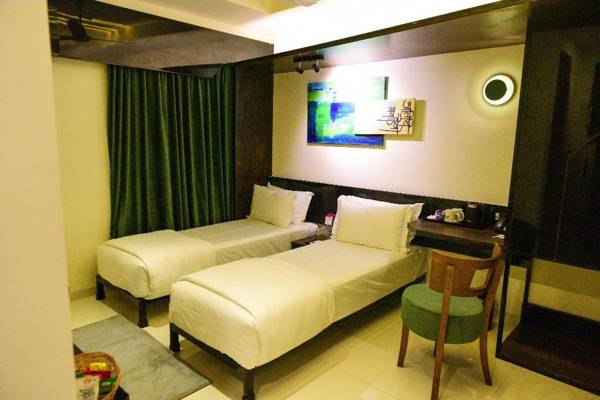 Little Mastiff Moshi by OTHPL