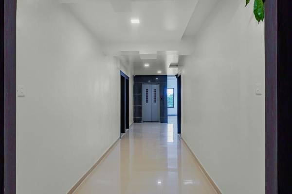 Oyo 68408 The White House