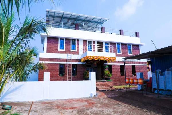 POP 84133 Red Palace Holiday Resort