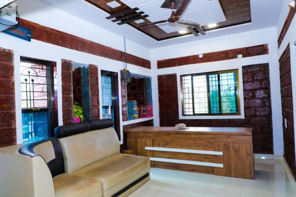 POP 84133 Red Palace Holiday Resort