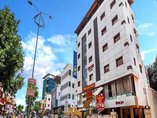 FabHotel Regal Inn