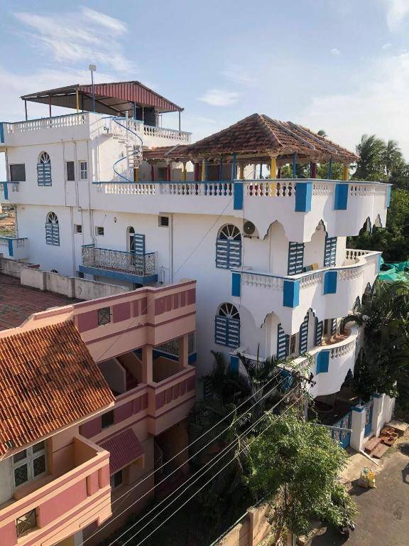 Holi-Wood Guesthouse